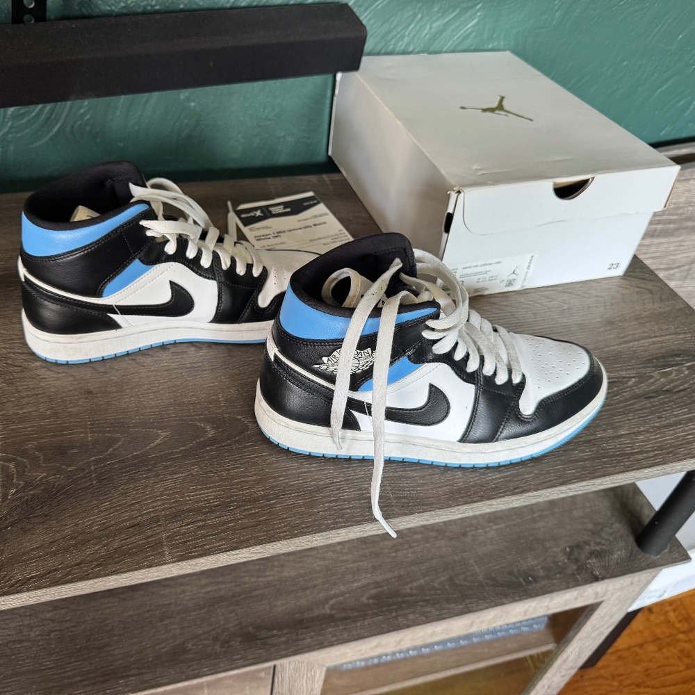 Jordan 1 Mid UniversityBlack White 8 women